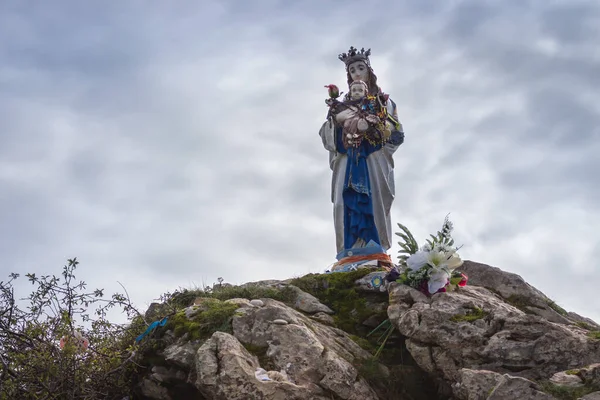 Socha Boží Matky Ježíšovým Dítětem Pyrenejských Horách Francie Socha Panny — Stock fotografie