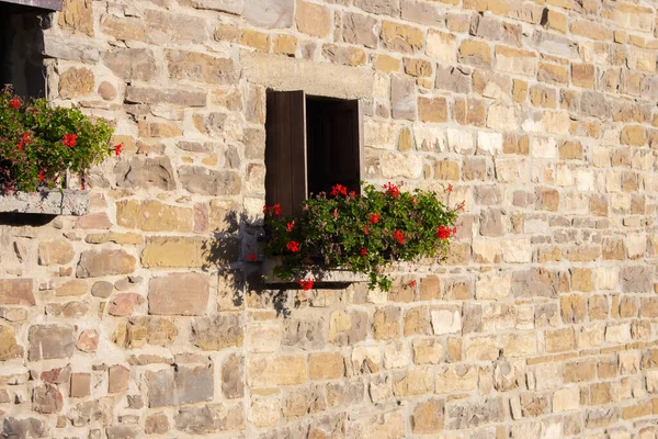 Facade Old Stone House Flowers Traditional Exterior Ancient Building Sunlight — Stock Photo, Image