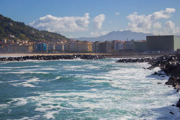 Olas Que Estrellan Sobre Rocas Costa San Sebastián España Escénica — Foto de Stock