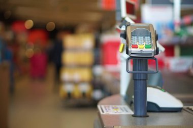 ATM makine içinde bir alışveriş merkezi, ayrıntıları