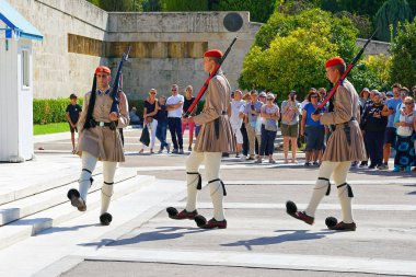 Atina, Yunanistan - 06 Ekim 2014 Atina'da bina Yunan Parlamentosu önünde nöbet değiştirme