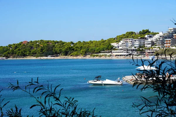 Vouliagmeni, Atina, Yunanistan yakınlarında güzel bir sahil kasabası