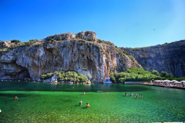 Vouliagmenis Gölü, Atina, Yunanistan yakınlarındaki güzel gölet