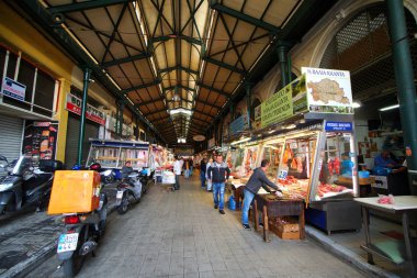 05 October 2018, Atina, Yunanistan müşteriler merkezi pazarda alışveriş yapar