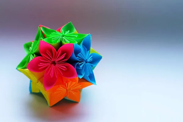 Origami Kusudama Sfondo Bianco Con Spazio Copia — Foto Stock