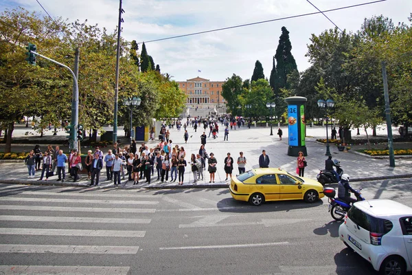Grecia Atenas Octubre Las Personas Que Esperan Pasan Por Paso —  Fotos de Stock