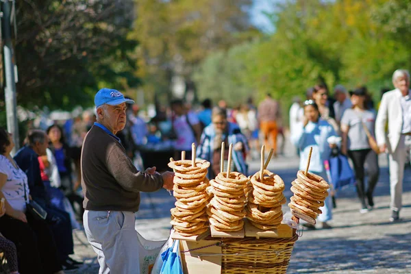 Griechenland Athens Oktober 2018 Donut Verkäufer Koulourakia Auf Der Strasse — Stockfoto