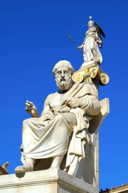 Platon ve Yunanistan Athene Üniversitesi önünde Athena heykeli