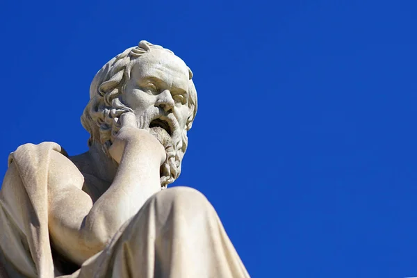 Статуя Сократа Перед Афинским Университетом Греции — стоковое фото
