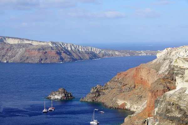 Beautiful View Sea Cliffs Luxurious Boats Santorini Greece — Stock Photo, Image