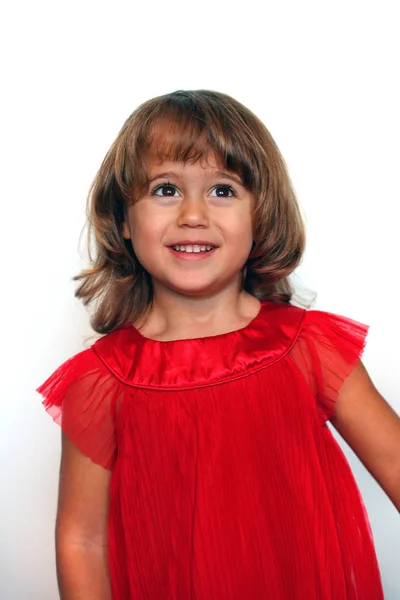 Chica Sonriente Años Con Vestido Rojo Sobre Fondo Blanco — Foto de Stock