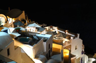Oia, Santorini, Yunanistan için güzel bir gece görünümü