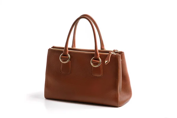 Bolso de mano de lujo de cuero marrón que sostiene moda femenina —  Fotos de Stock