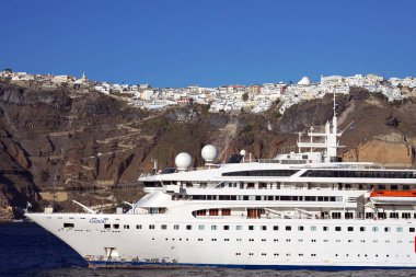 Santorini, Yunanistan, 18 Eylül 2018, Oia'nın panoramik görünümü