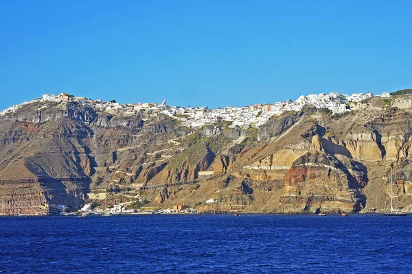 View of Oia from the sea — Stock Photo, Image