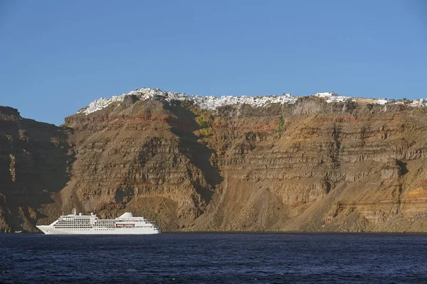 Cruceros en el mar de Santorini — Foto de Stock