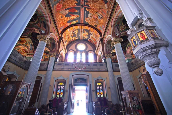 Heraklion, Grekland, september 25 2018, interiör utsikt över Sankt Minas katedral i den historiska stadskärnan — Stockfoto