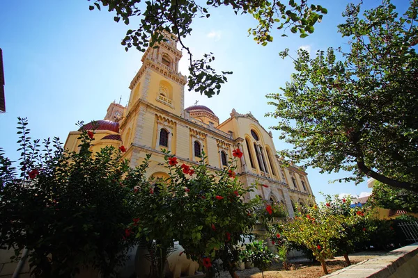 Heraklion, Grecia, 25 de septiembre de 2018, Vista exterior de la Catedral de Saint Minas en el centro histórico —  Fotos de Stock