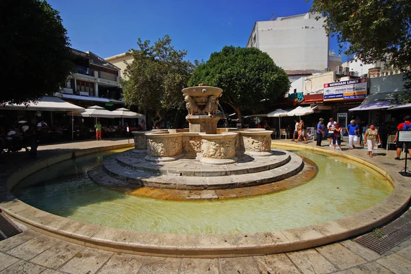 Heraklion, Grecja, 25 września 2018, fontanna Morosini znajduje się w centrum Iraklio, — Zdjęcie stockowe