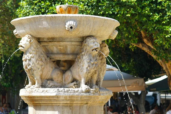 Hermosos detalles de la Fuente Morosini en Heraklion — Foto de Stock