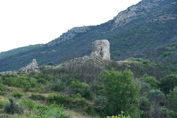 Uma torre de vigia na parede do circuito que cercava o antigo Messene no Peloponeso — Fotografia de Stock