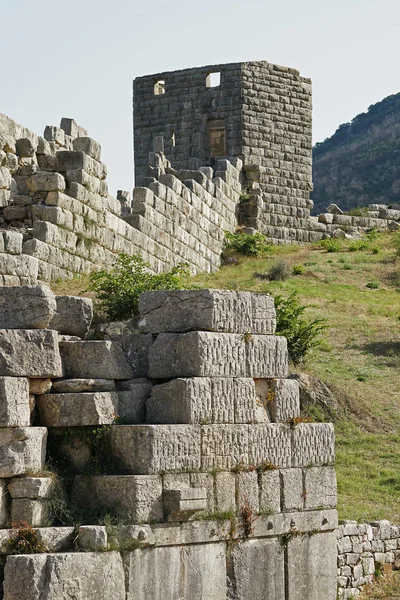 伯罗奔尼撒城中环绕古代梅塞内的城墙中的了望塔 — 图库照片