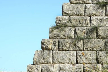 Peloponese 'de antik Messene' i çevreleyen devre duvarının yapısı