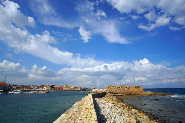 Xania, Kreta, oktober 01 2018 panoramautsikt över den gamla venetianska hamnen med dess murar och befästningar — Stockfoto
