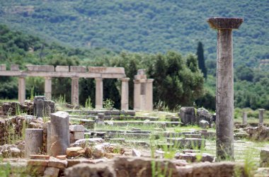 Güney Mora 'daki antik Messini arkeolojik alanının panoramik görüntüsü