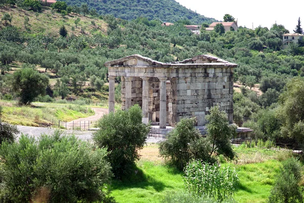 Das Mausoleum der Familie der Saithidae in der antiken archäologischen Stätte von Messini, im südlichen Peloponnes — Stockfoto