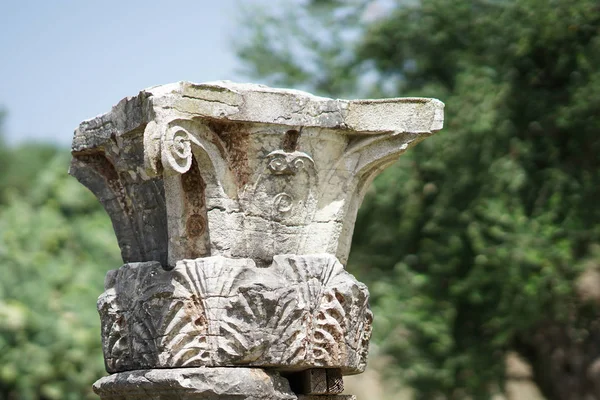 Details van de kolom in de oude archeologische site van Messini, in het zuiden van de Peloponnesos — Stockfoto