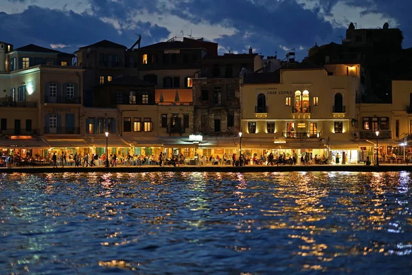 Chania, Creta, 01 de outubro de 2018, Vista noturna da orla de Xania — Fotografia de Stock