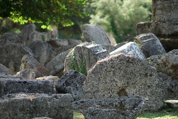 Olympia arkeolojik bölgesindeki Zeus tapınağının güzel kalıntıları. — Stok fotoğraf