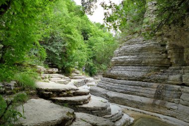 Papingo Kaya Havuzları, nehir tarafından oluşturulan birçok güzel gölettir.