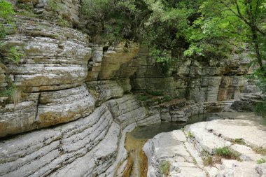 Papingo Kaya Havuzları, nehir tarafından oluşturulan birçok güzel gölettir.