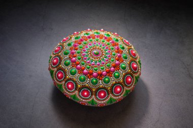 Güzel el boyalı mandalalar