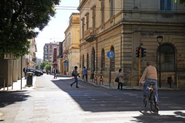 Lecce, İtalya 22 Mayıs 2020 Trinchese bulvarının panoramik manzarası covid-19 salgınından dolayı çok az kişi ile