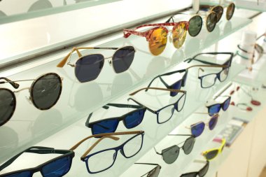 Korfu, Yunanistan 10 Temmuz 2018 Korfu 'da bir butikte sergilendi