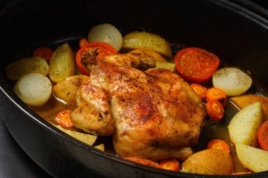 Pişmiş tavuk ve sebze.