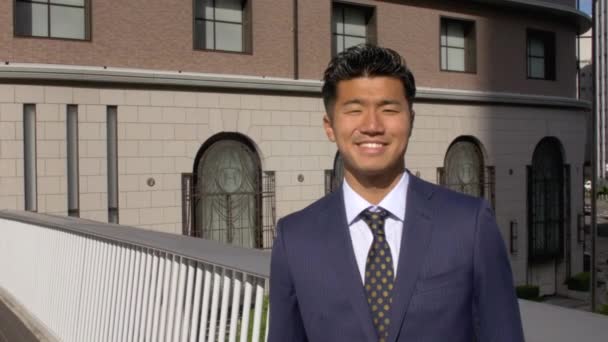 Bonito Homem Negócios Japonês Feliz Cidade — Vídeo de Stock