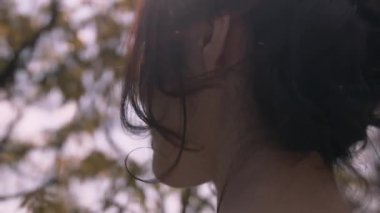 ışık zıt olarak Japon kadının saç modeli, yakın çekim
