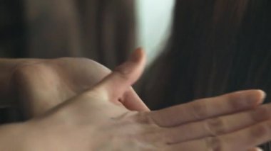 Saç profesyonel profesyonel el içine balmumu sürtünme