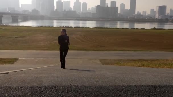 Jogger Correre Scale Fuori Osaka Città Rallentatore — Video Stock