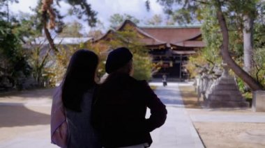 Uluslararası turist Kyoto, Hd, ağır çekimde güzel tapınağı ziyaret.
