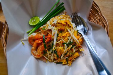  Padthai en popüler Fried Noodle karides veya karides ile Tay erişte stil.