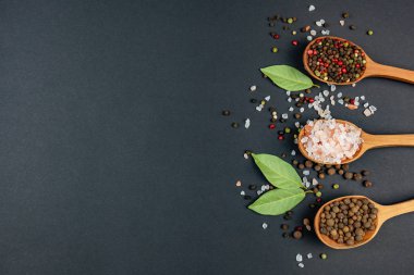 Üç kaşık dolusu baharat