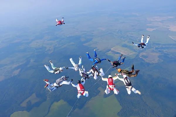 Une Formation Parachutisme Est Dans Ciel — Photo