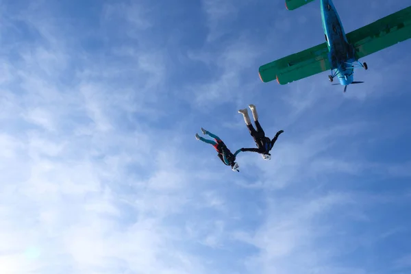 Two Skydivers Falling One Skydiver Has Gripped His Friend — Stock Photo, Image