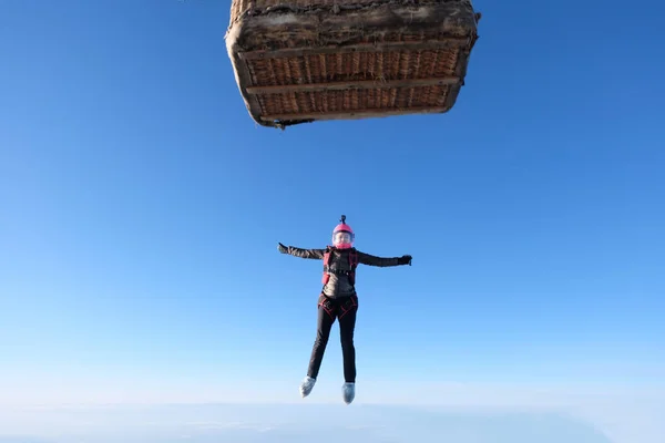 Fallschirmspringen Hübsches Mädchen Fliegt Den Himmel — Stockfoto