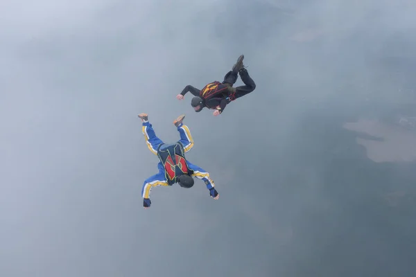 Skydiving Two Skydivers Flyin Beautiful Clouds — Stock Photo, Image